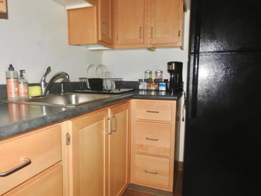 Apartment The Golden Serene - Uniquely Furnished Near Lake Washington - Free Parking & Wifi Seattle